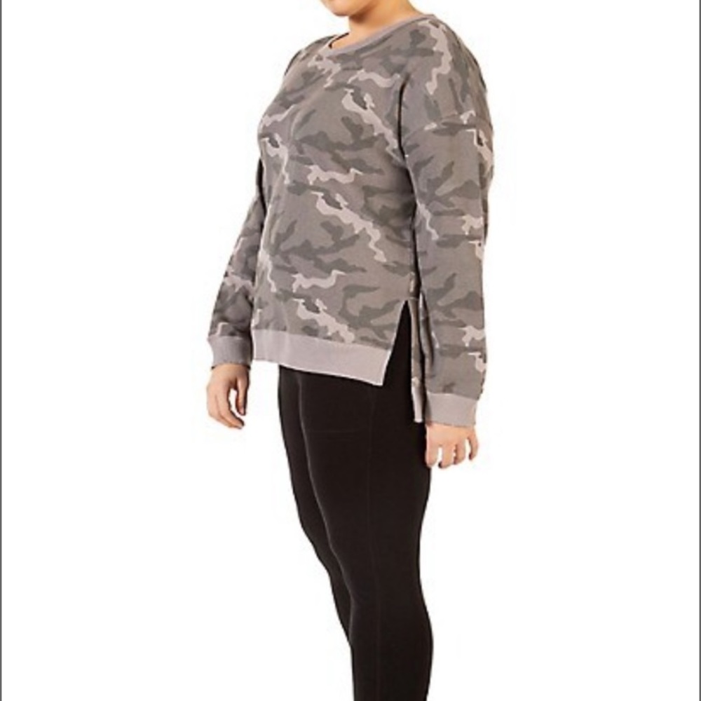 Brand new! Dex Oversized Camo Pullover